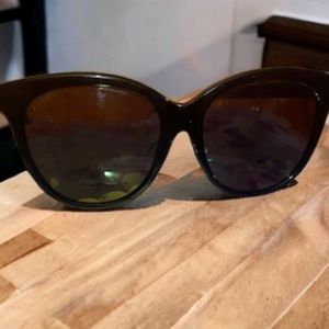 Black Gucci sunglasses